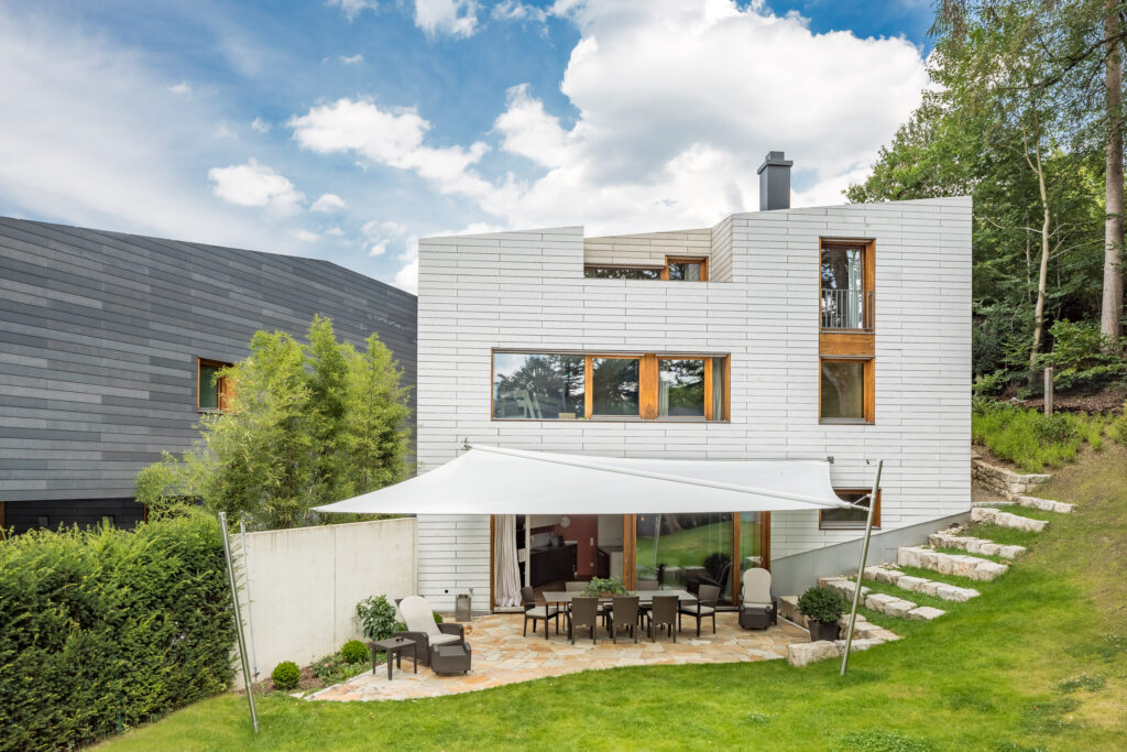 Villa mit individuellem Sonnensegel in Grünwald